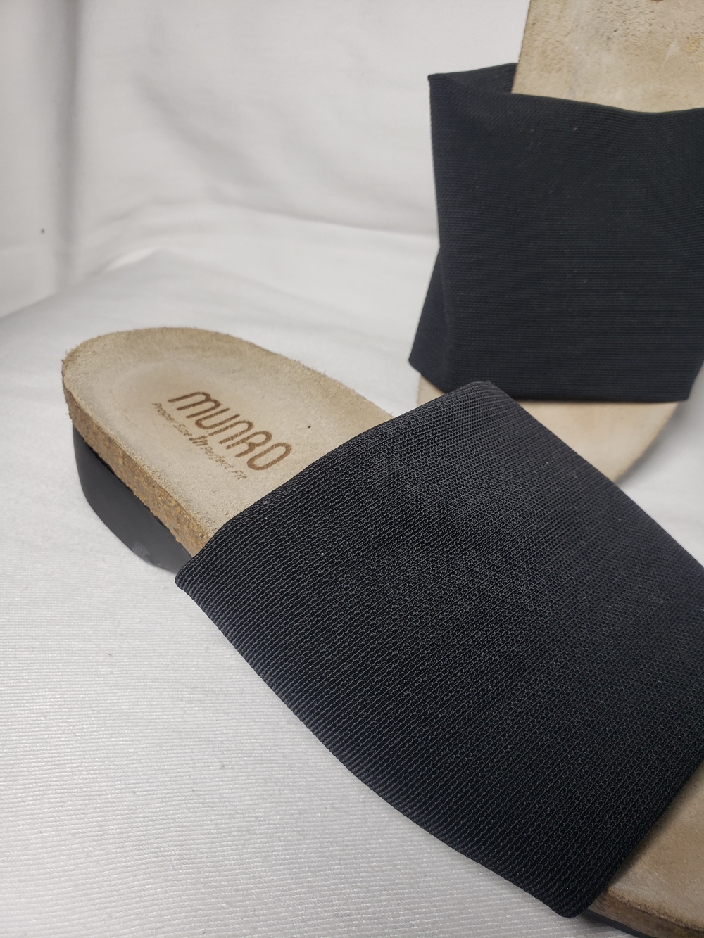 MUNRO Black Leather Strappy Elastic Comfort Low Wedge Sandals Women's Size 6 M - Picture 2 of 11